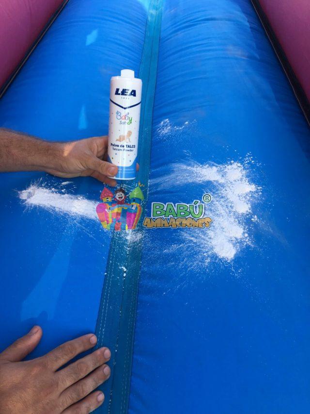 ¿ qué mantenimiento tiene un castillo hinchable ?Utiliza polvos de talco contra la humedad del hinchable.